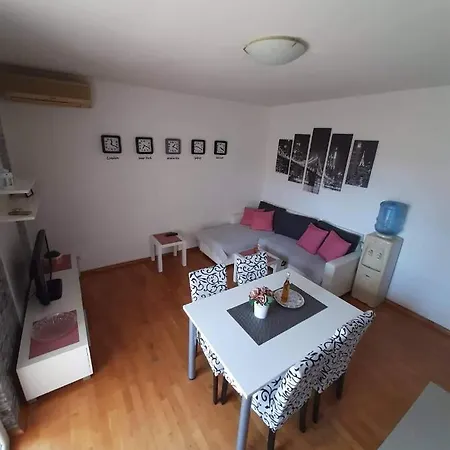 Apartment Julija *